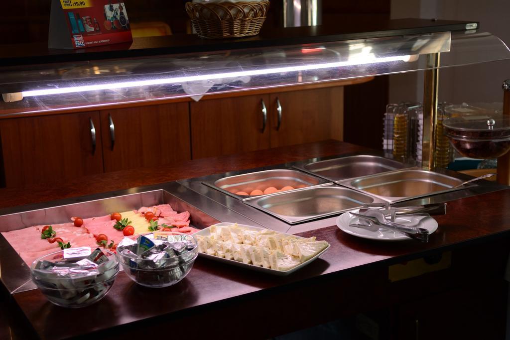 Hotel Select Tulcea Extérieur photo